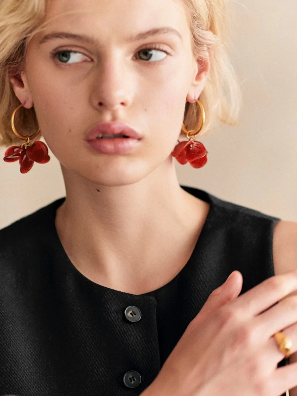 Sezane Flora Earrings, Amandine Bracelet and Clem Necklace
Color: Carmine Red - Picture 3 of 14